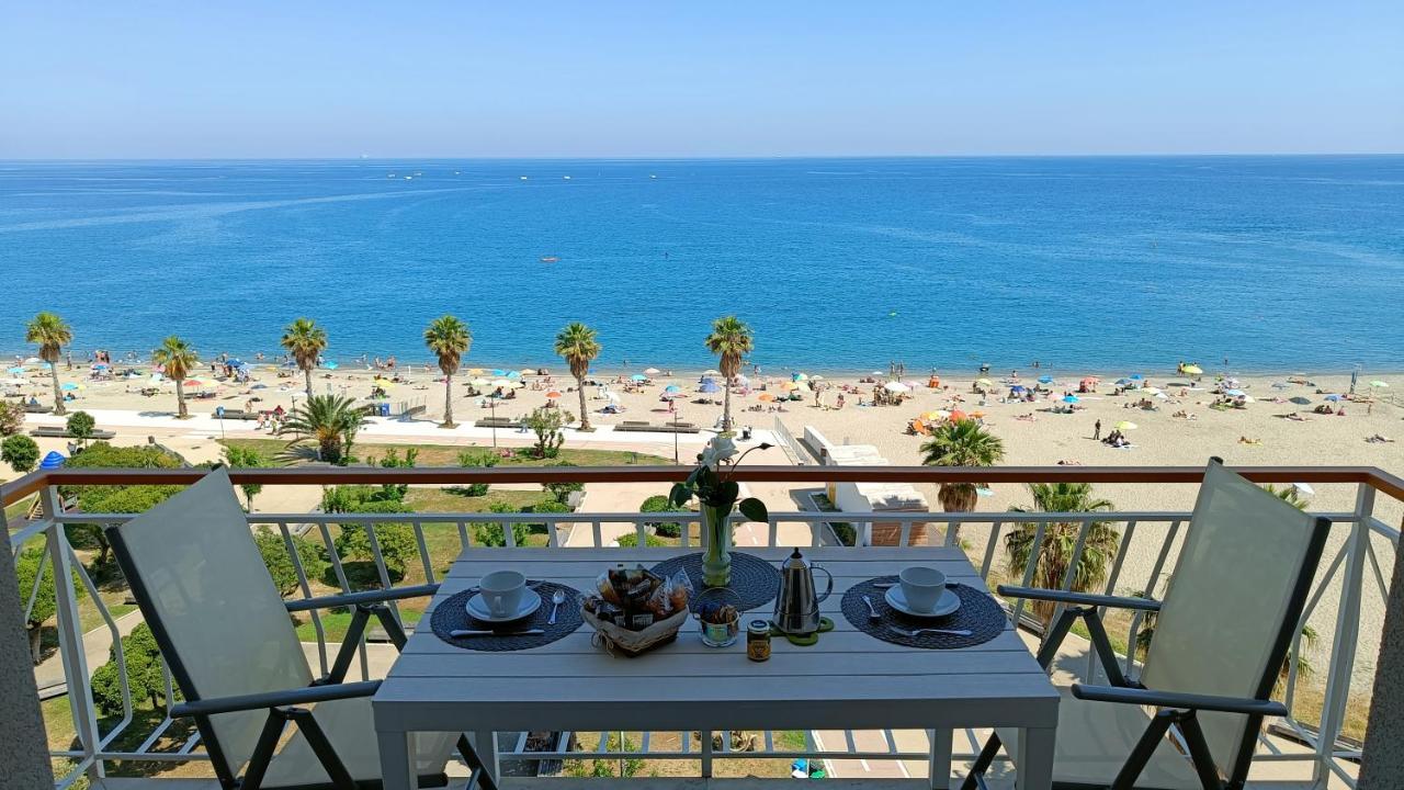 Maremare, Really On The Beach, With Private Parking 사보나 외부 사진