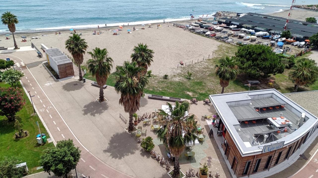 Maremare, Really On The Beach, With Private Parking 사보나 외부 사진